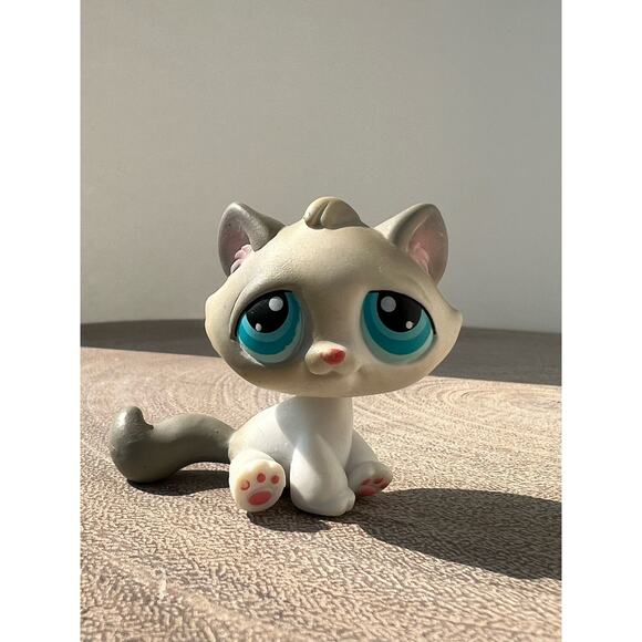 Littlest Pet Shop LPS Kitten Cat #53 Gray White Teal Blue 2004 - Picture 1 of 3